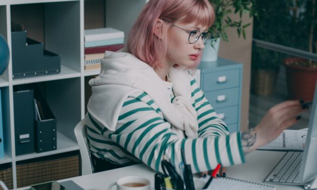 Les différences entre « ces » et « ses » expliquées simplement