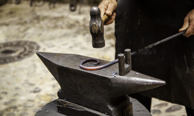 Maréchal-ferrant : comment bien choisir vos fers à cheval